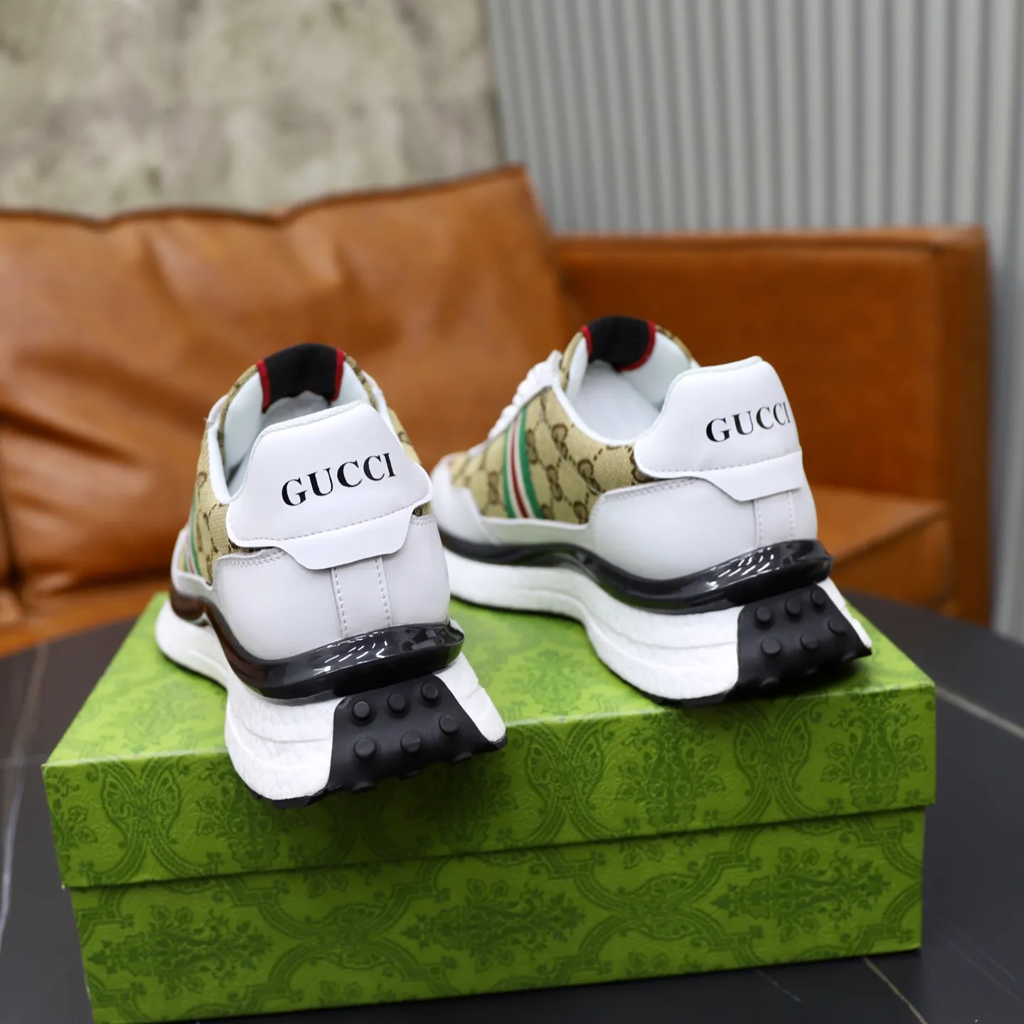 Ex-factory price: 462💰🙅‍♂️🙅‍♂️🙅‍♂️ Brand: GUCCI Standard code: 38-44 (45 customized) Grade: Same as the official website Material: Original material splicing Comfortable and breathable lining Lightweight and wear-resistant sports outsole Style category: Men's fashionable casual shoes Running sneakers Distinguished luxury brand elements Top luxury Color: actual picture color